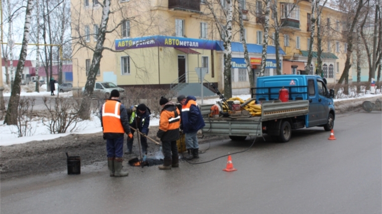 Ямочный ремонт автодорог в городе Канаш проходит с использованием специальных технологий