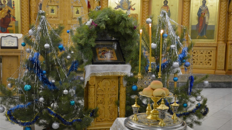 _ В Рождественскую ночь в храмах города Алатыря прошли праздничные богослужения
