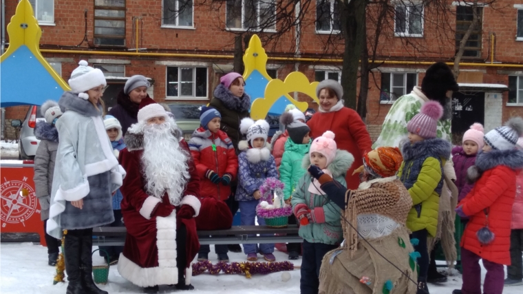 В рамках Зимнего фестиваля городской среды «Выходи гулять!» ТОСы Новочебоксарска приняли активное участие в дворовых праздниках