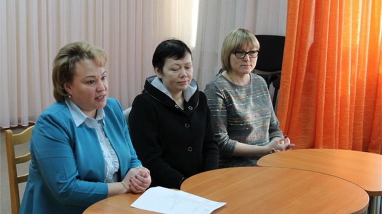 Нотариусы Шумерлинского нотариального округа дарят новогодние подарки и оказывают юридические консультации многодетным семьям