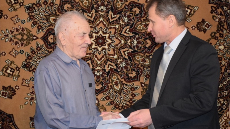 Глава администрации города Шумерля поздравил ветерана труда, труженика тыла Ивана Михайловича Корнеева с 90-летним юбилеем