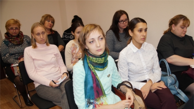 В Ленинском районе Чебоксар с социальными педагогами детских садов обсуждили вопросы по предупреждению сиротства