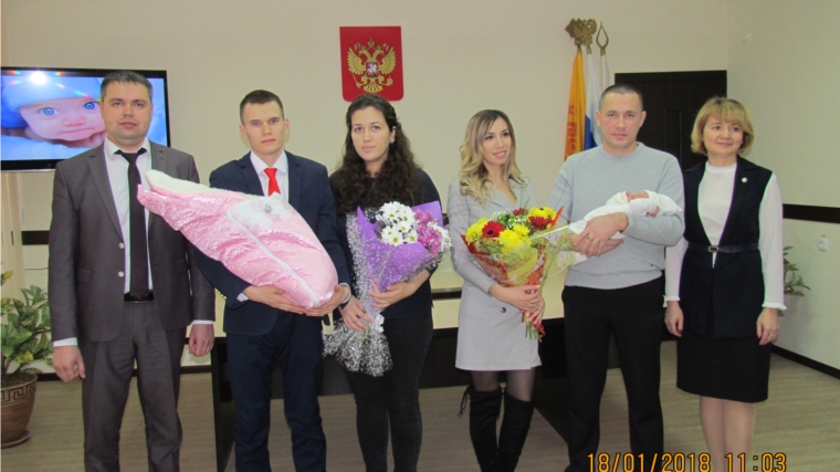 В Ленинском районе г. Чебоксары чествовали семьи новорожденных, которые первые в Чувашской Республике воспользовались правом на новый вид господдержки