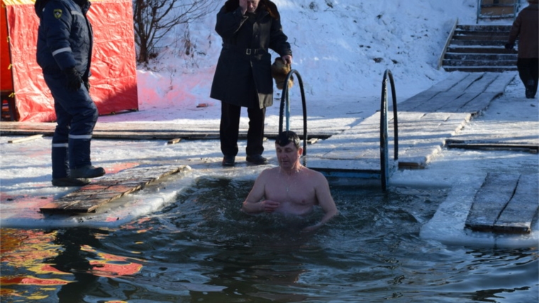 В Шумерле проходят организованные Крещенские купания