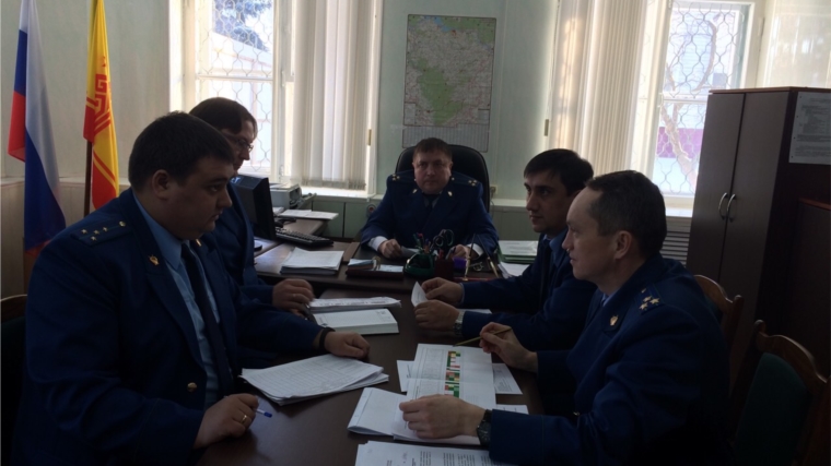 В прокуратуре Шемуршинского района проведено оперативное совещание по подведению итогов работы за 2017 год