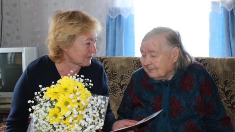 Ядринский район: труженица тыла, ветеран труда Галина Артемьева отмечает 90-летний юбилей
