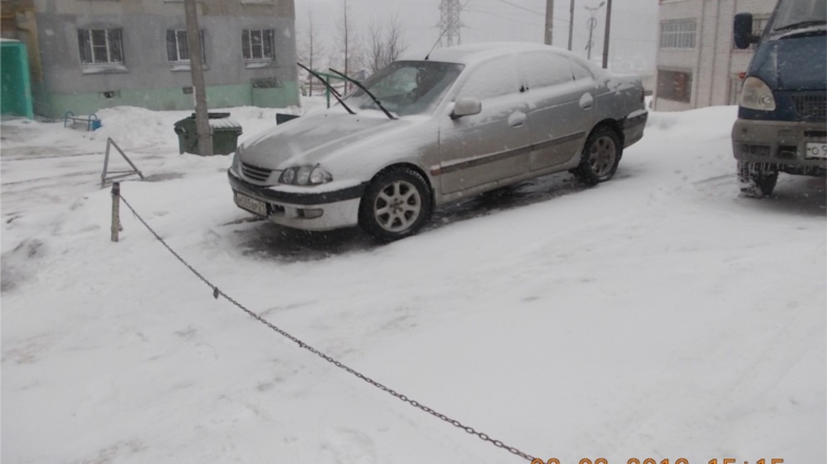 Во дворах многоквартирных домов нет места ограждающим устройствам на парковках общего пользования