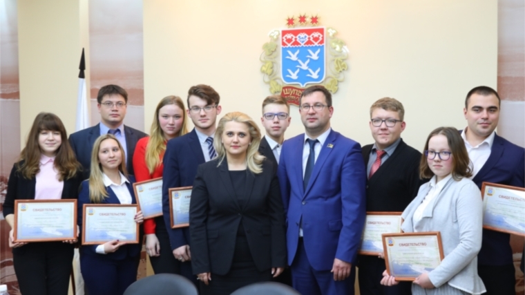 Представителям одаренной и талантливой молодежи Чебоксар назначены стипендии руководства города