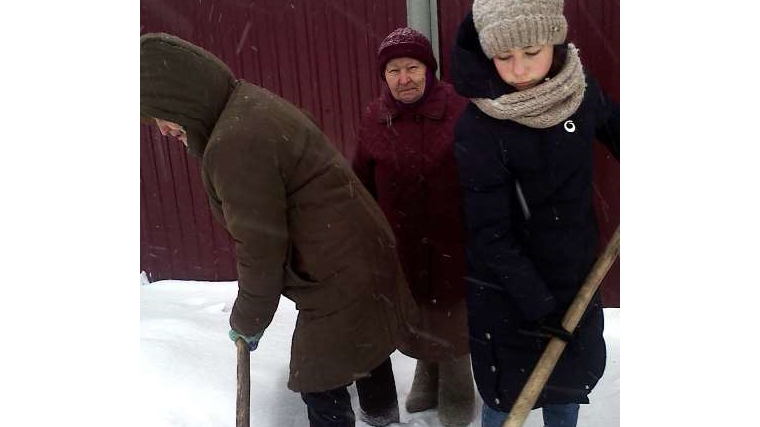 Одиноким пожилым людям вырваться &quot;из снежного плена&quot; помогают социальные работники и волонтеры