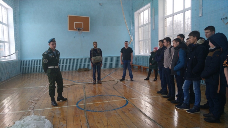 Цивильская районная организация «Союз десантников России» провела встречу со студентами