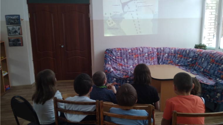 В День Победы в Сталинградской битве в БУ «СРЦН г. Чебоксары» проводятся мероприятия, направленные на воспитание патриотизма, гордости за свою Родину и ее героев