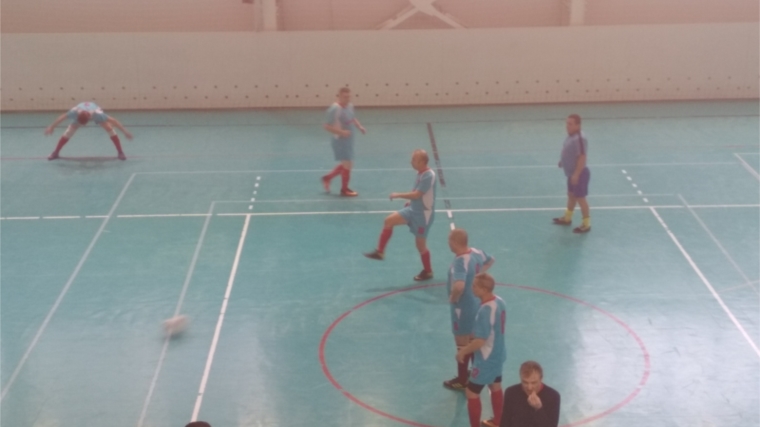 Команда «Тайфун-Шемурша» приняла участие в очередных играх 10 и 11 тура открытого первенства Чувашской Республики по футзалу среди ветеранов