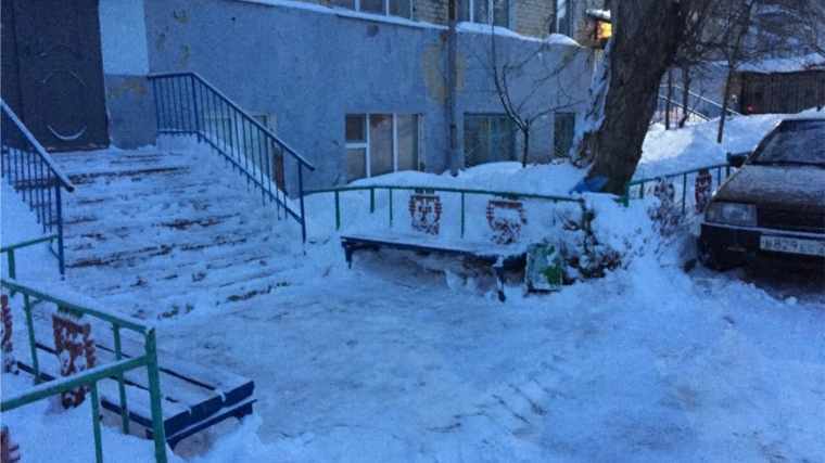 В Ленинском районе проверено качество уборки снега во дворах