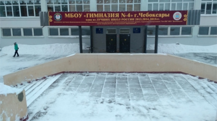 Уборка снега на территории столичных школ и детских садов ведётся своевременно