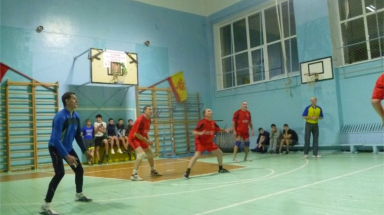 В Калининском районе стартовал турнир по волейболу, посвященный 29-й годовщине вывода советских войск из Афганистана