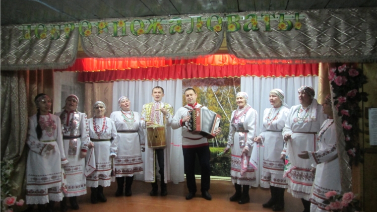 Ансамбль &quot;Шордан&quot; Кодеркасинского ДФ на сцене Липовского сельского клуба