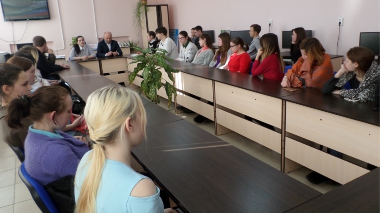 Студенты Канашского строительного техникума посетили правовой урок «Выборы – дело серьезное!»