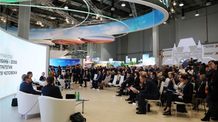 РИФ-2018: на полях форума Глава Чувашии Михаил Игнатьев провел ряд результативных переговоров