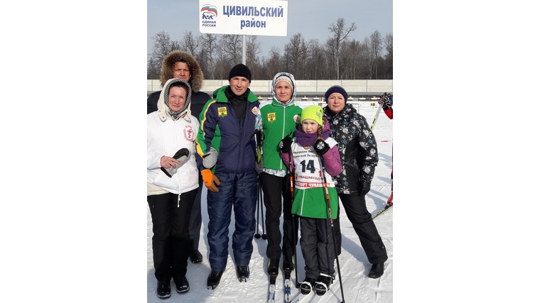 Цивиляне на лыжных гонках среди спортивных семей на призы Главы Чувашии и массовый лыжный забег