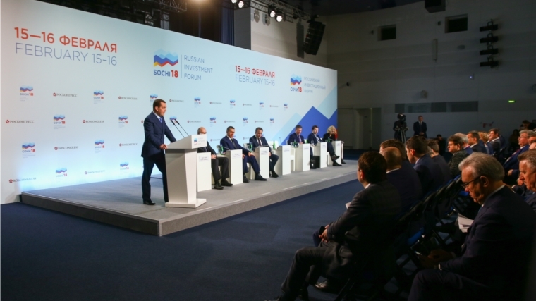 РИФ-2018: Председатель Правительства РФ Дмитрий Медведев провел встречу с главами регионов