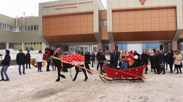 В Чувашском госуниверситете имени И.Н. Ульянова провели предвесенний праздник «Масленица-2018»