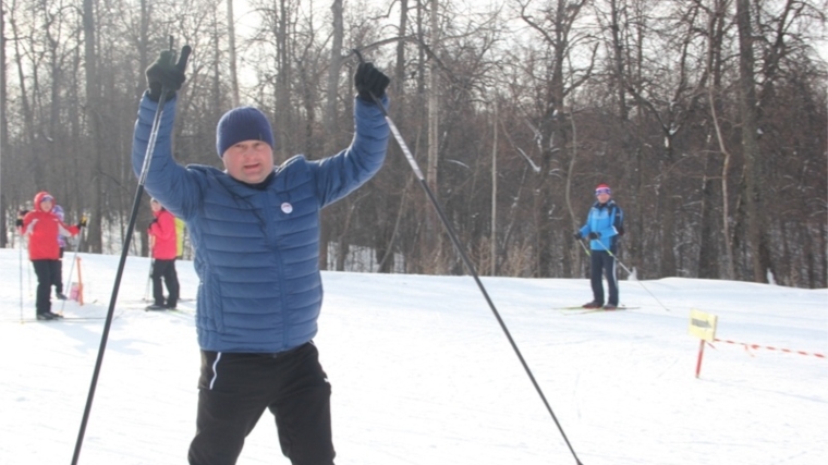 Глава города Шумерля Сергей Яргунин принял участие в республиканском массовом лыжном забеге