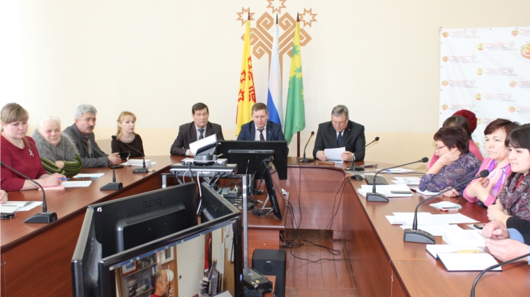 В рамках Единого информационного дня в администрации Шемуршинского района состоялась встреча с членами участковых избирательных комиссий