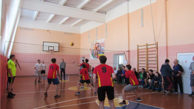 В честь праздника Дня защитника Отечества в спортивном зале Большебуяновской основной общеобразовательной школы состоялся традиционный турнир по волейболу