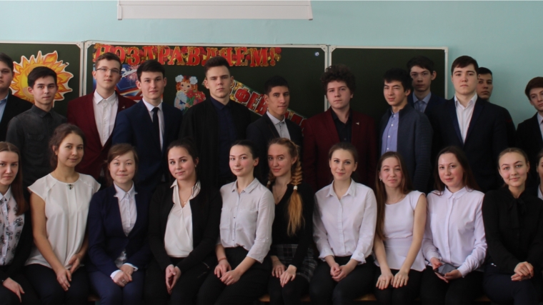 В библиотеке семейного чтения города Канаш состоялся актуальный разговор «Как стать защитниками Отечества»