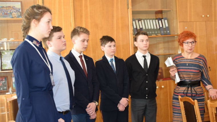 Министр экономического развития Чувашии Владимир Аврелькин пожелал лидерам детского парламента Шумерли плодотворной и эффективной работы