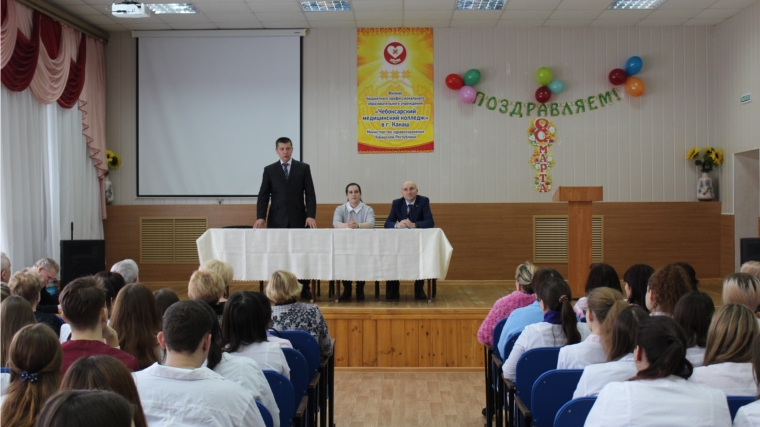 Виталий Михайлов с рабочим визитом посетил в городе Канаш филиал «Чебоксарского медицинского колледжа» и Пенсионный Фонд РФ