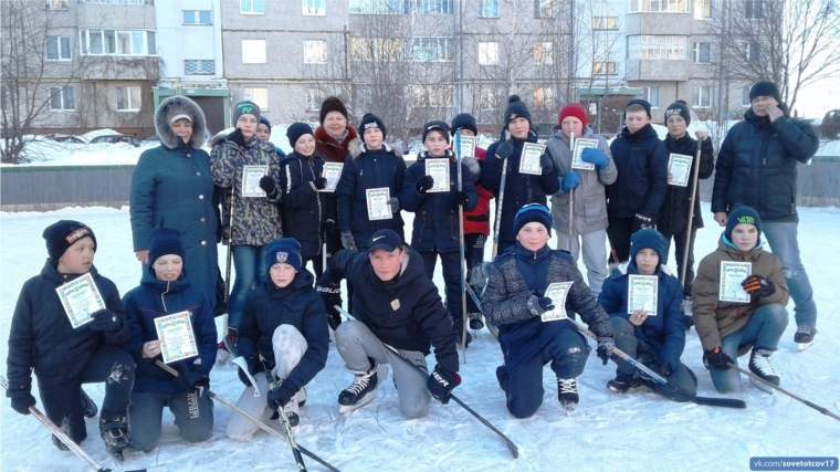 г. Новочебоксарск: товарищеские встречи дворовых команд по хоккею с мячом продолжаются