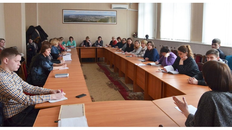 Под руководством помощника Президента Национального Конгресса ЧР Елены Светлой в Шумерле прошел семинар-практикум по технологии написания социальных грантовых проектов