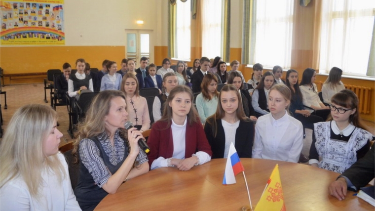 Участники круглого стола рассуждали на актуальную в современном обществе тему: «В патриотизме молодежи – будущее России»
