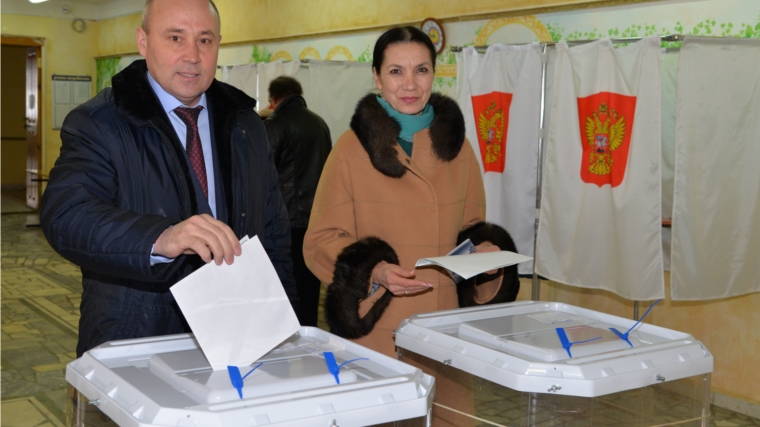 Глава администрации Батыревского района Рудольф Селиванов проголосовал на выборах Президента Российской Федерации