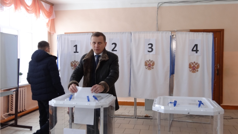 Глава администрации Комсомольского района А.Н. Осипов принял участие в выборах Президента Российской Федерации