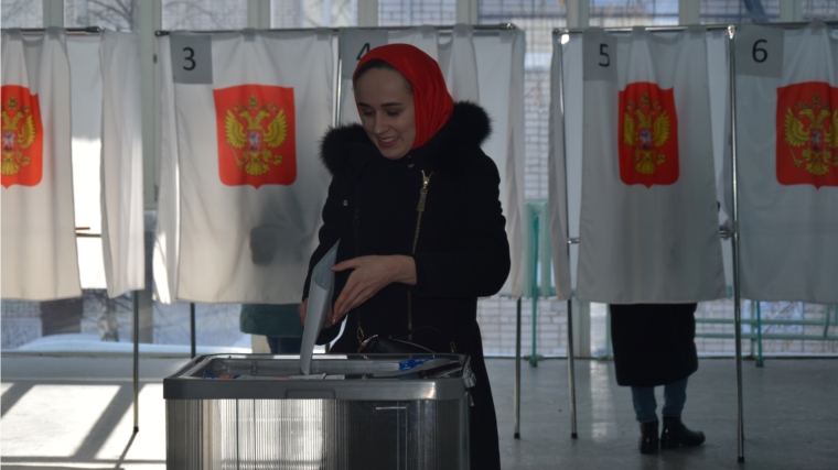 По состоянию на 12 часов явка избирателей по Московскому району г. Чебоксары составила 32,8%