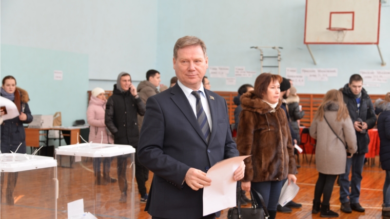 Глава города Чебоксары Евгений Кадышев отдал свой голос на выборах Президента Российской Федерации