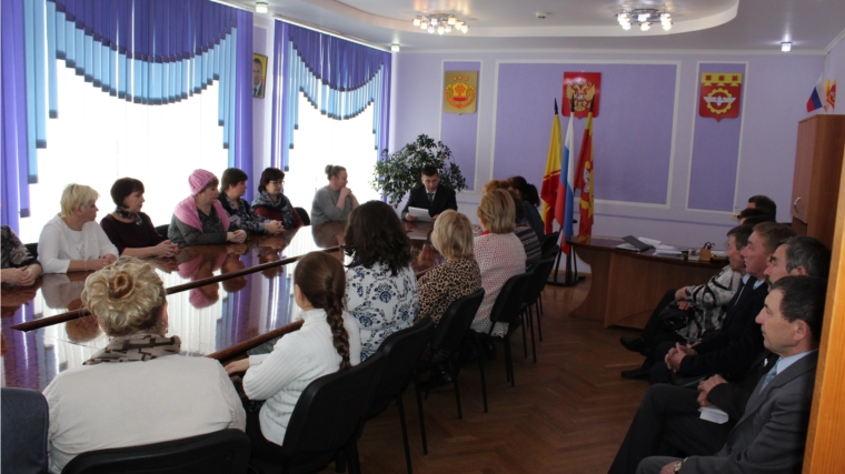 Виталий Михайлов провел встречу с председателями и секретарями участковых избирательных комиссий города Канаш