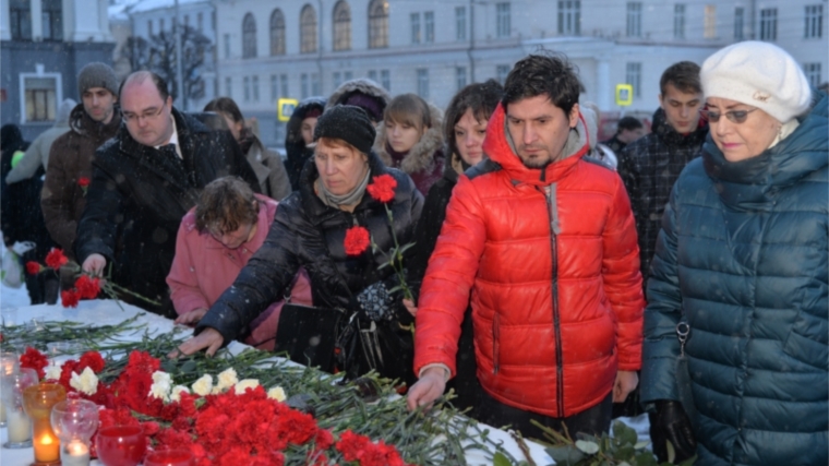 В Чебоксарах почтили память погибших при пожаре в Кемерово