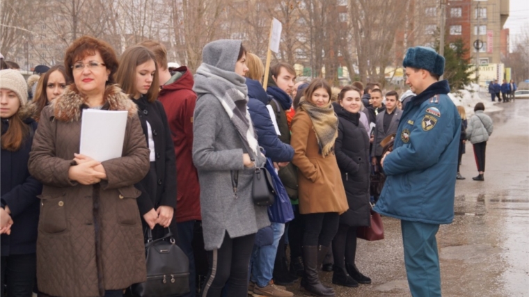 В Чебоксарском кооперативном институте проведена внеплановая учебная эвакуация