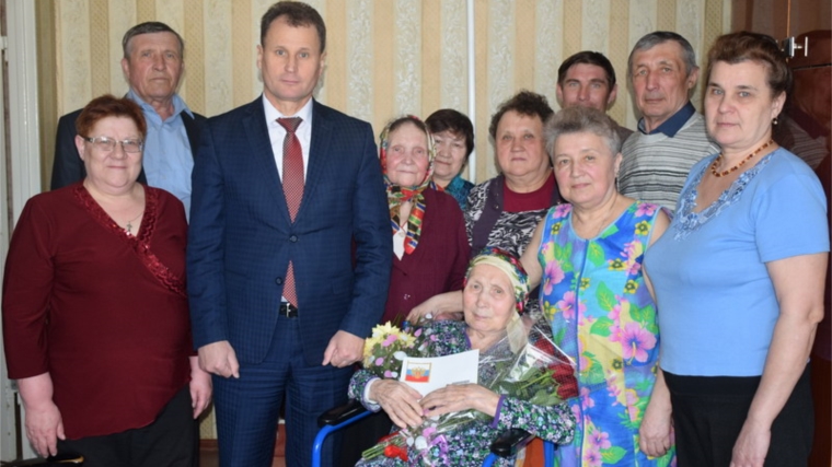 Глава администрации города Шумерля поздравил долгожительниц с 90-летним юбилеем
