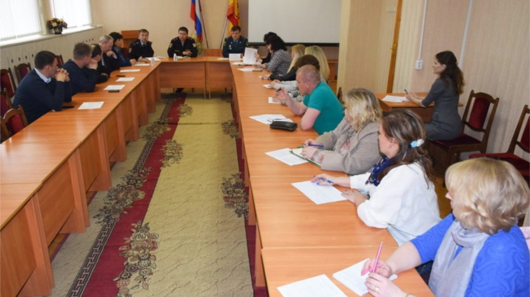 С руководителями торговых объектов, расположенных на территории города Шумерля, проведено совещание по вопросу обеспечения противопожарной и антитеррористической безопасности