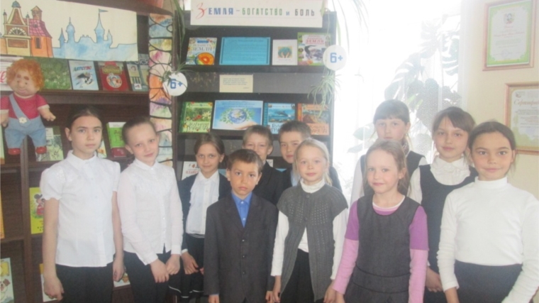 В Ядринской детской библиотеке прошел час экологических знаний «Зеленое убранство Земли»
