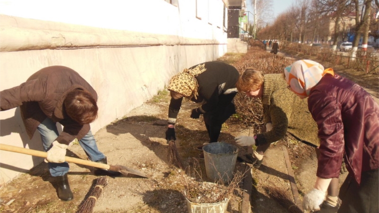 Библиотекари города Шумерля приняли активное участие в субботнике