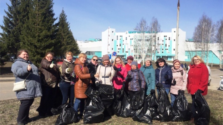 Работники культуры города Чебоксары приняли участие в массовом экологическом субботнике