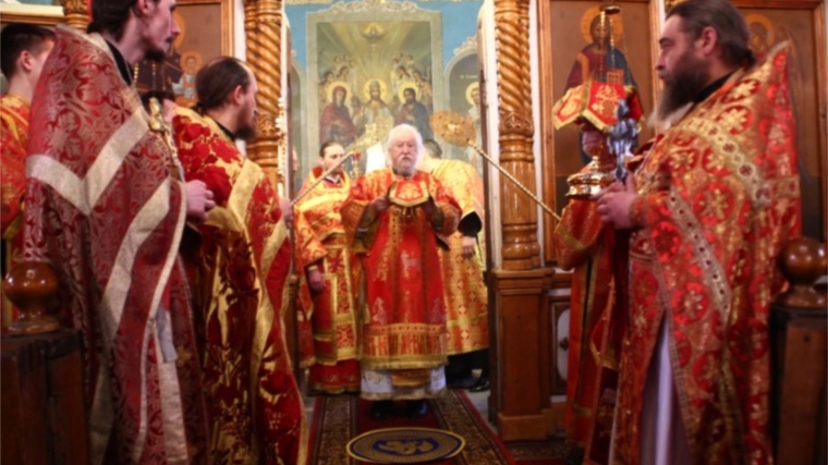 Митрополит Варнава совершил Божественную литургию в храме прп.Серафима Саровского города Шумерля