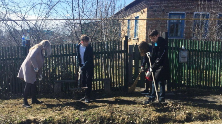 В День доброго слова юные шумерлинские волонтеры навестили участника Великой Отечественной войны