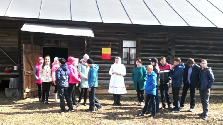 В Музее натурального хозяйства чувашского крестьянина проведен урок-игра «Вечная красота узоров»