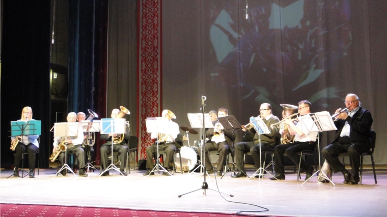 В ДК «Салют» состоялся отчетный концерт народного духового оркестра «Ровесники Победы»